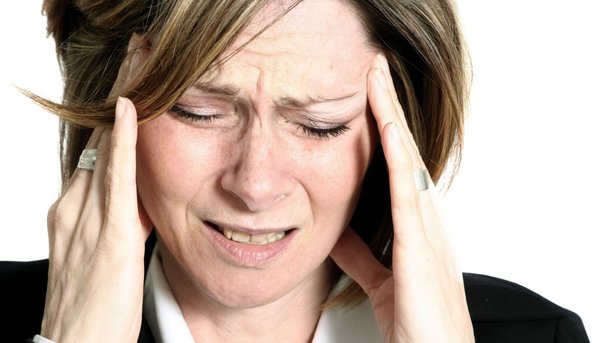 Почему по утрам болит голова: ТОП-7 основных причин