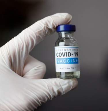 Вакцина от COVID поможет вернуться к нормальности в сочетании с ограничениями