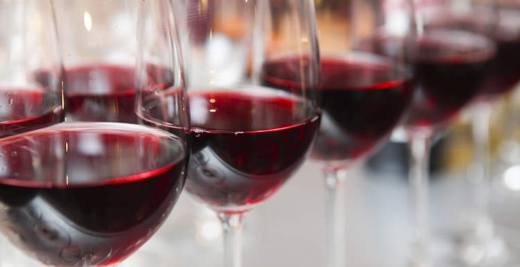 Действительно ли красное вино омолаживает?