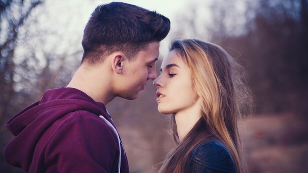 Восемь поводов почаще целоваться: какую пользу здоровью приносят поцелуи