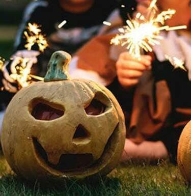 Хэллоуин 2025: как празднуют в России и мире, и традиции гадания на будущее