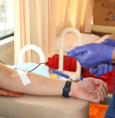 Можно ли быть донором крови после вакцинации: объяснение Минздрава